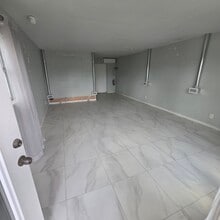 710 E Bay Dr, Largo, FL à louer Photo intérieure– Image 1 sur 4