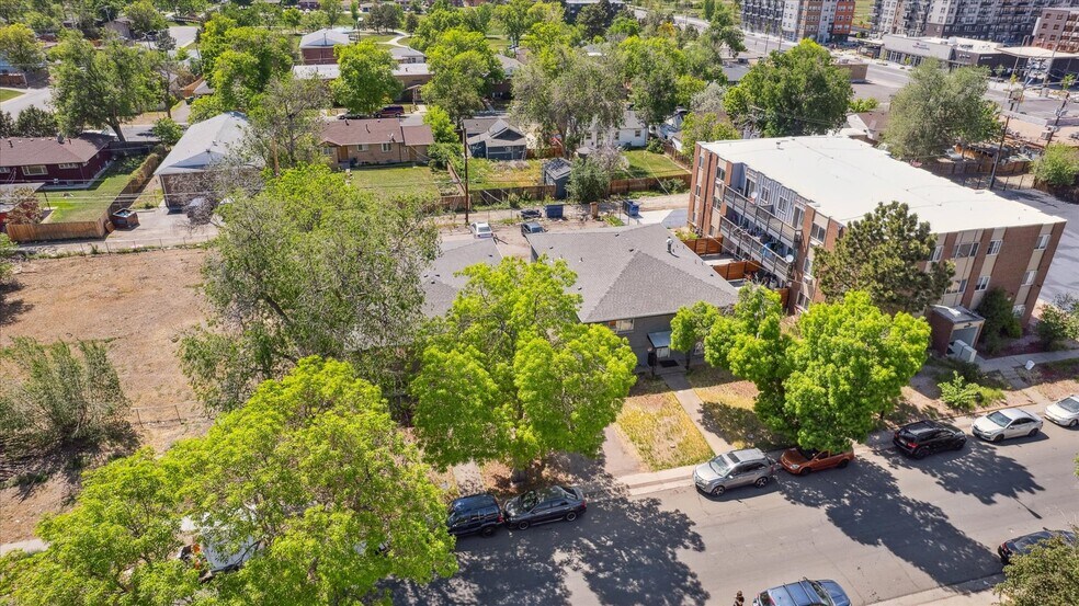 1923 Dallas St, Aurora, CO à vendre - Aérien – Image 1 sur 42