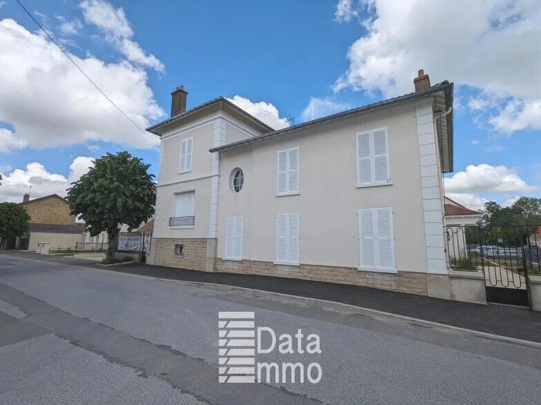 Bureau dans Marles-en-Brie à vendre - Photo de l’immeuble – Image 3 sur 9