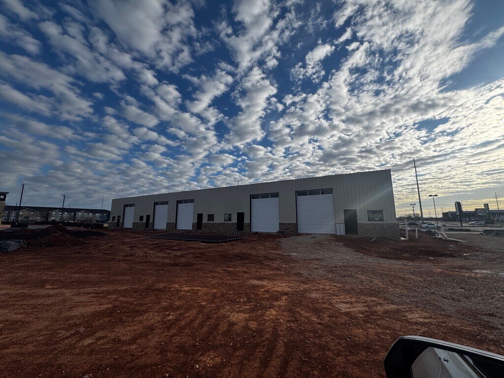 2107 NW 122nd St, Oklahoma City, OK à louer Photo principale– Image 1 sur 4