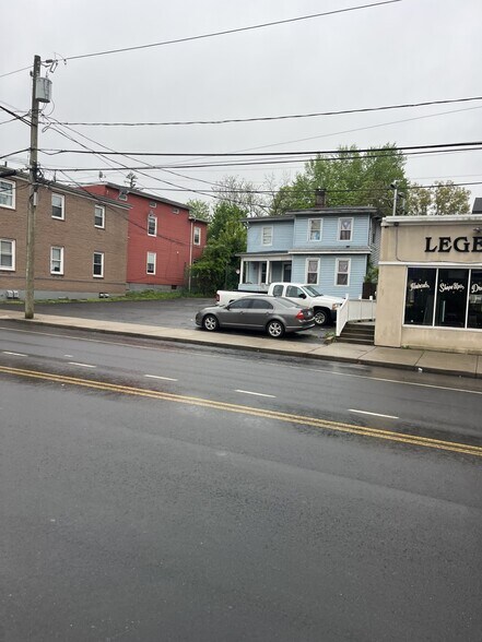 242 W Main St, Meriden, CT à vendre - Photo de l’immeuble – Image 2 sur 2