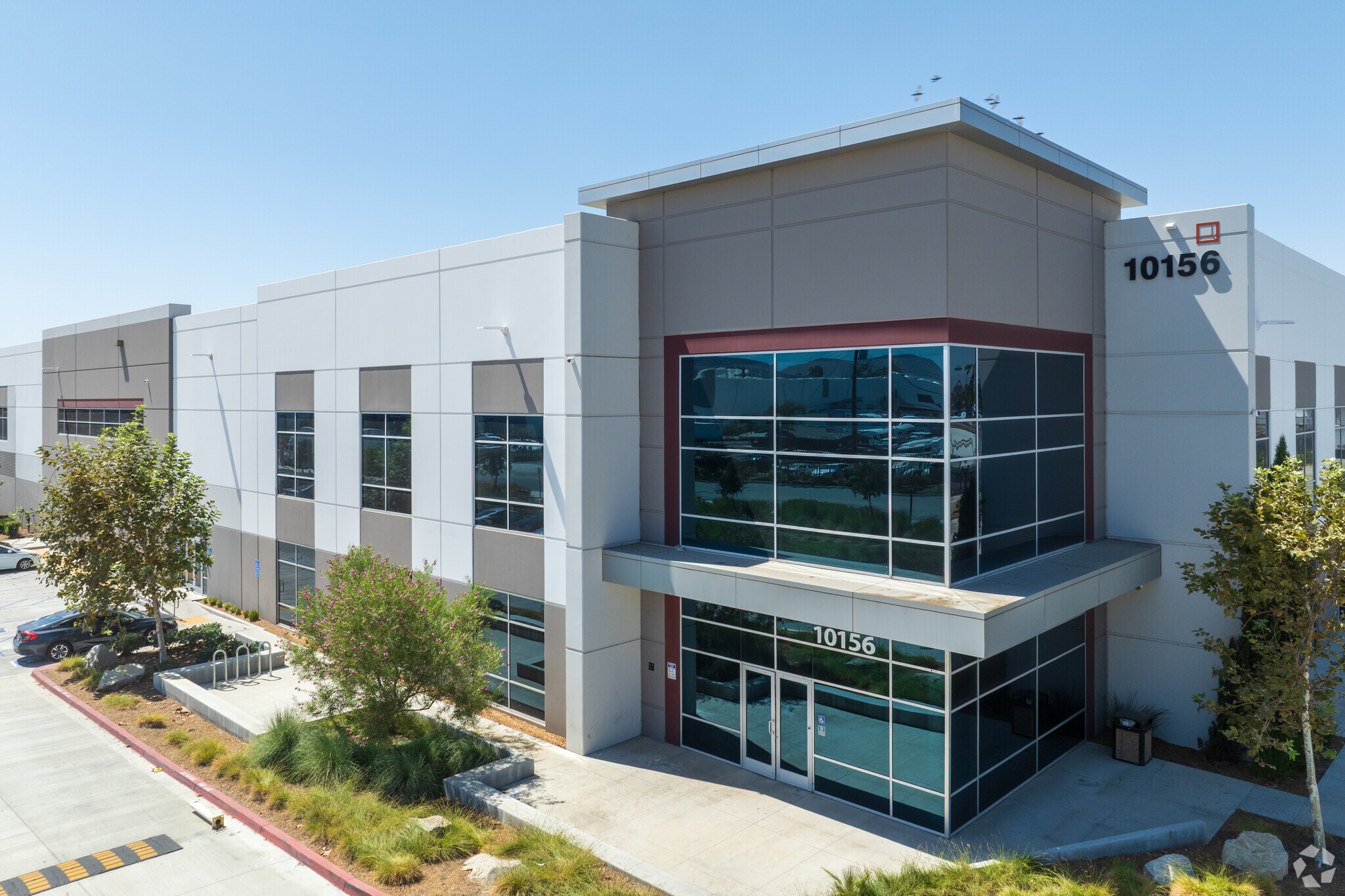 10156 Live Oak Ave, Fontana, CA à louer Photo principale– Image 1 sur 5