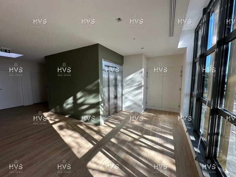 230 Rue Frédéric Joliot Curie, Aix-en-Provence à louer - Photo de l’immeuble – Image 2 sur 17