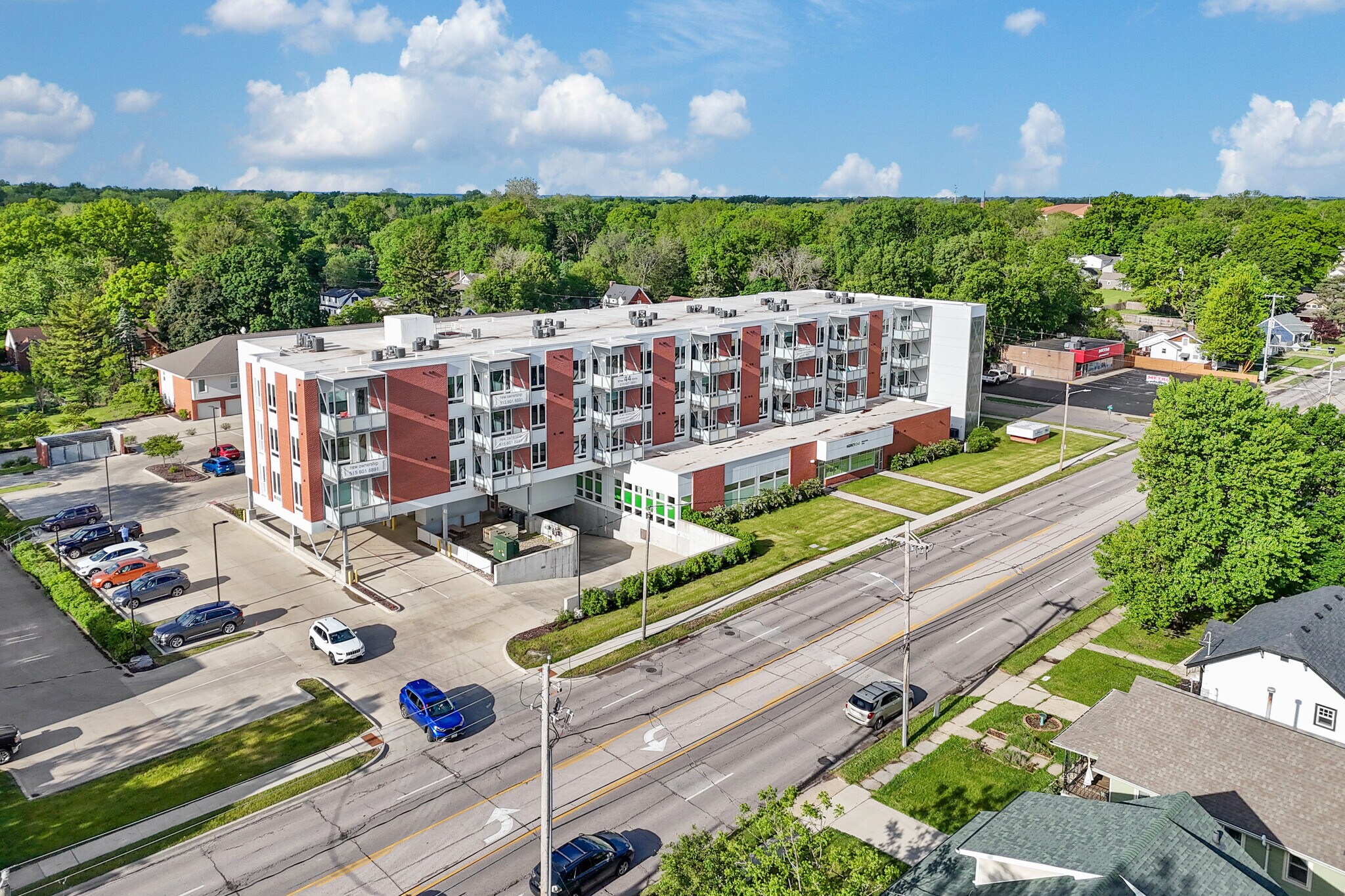 4326 Hickman Rd, Des Moines, IA à vendre Photo de l’immeuble– Image 1 sur 34