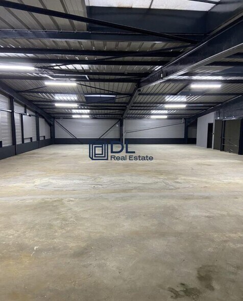 Industriel/Logistique dans Montigny-le-Bretonneux à vendre - Photo intérieure – Image 1 sur 4