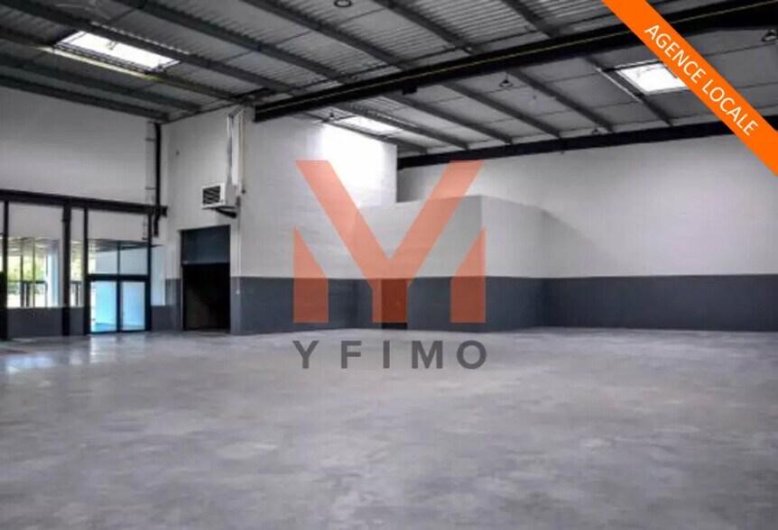 Local d’activités dans Louvres à louer - Photo de l’immeuble – Image 2 sur 7