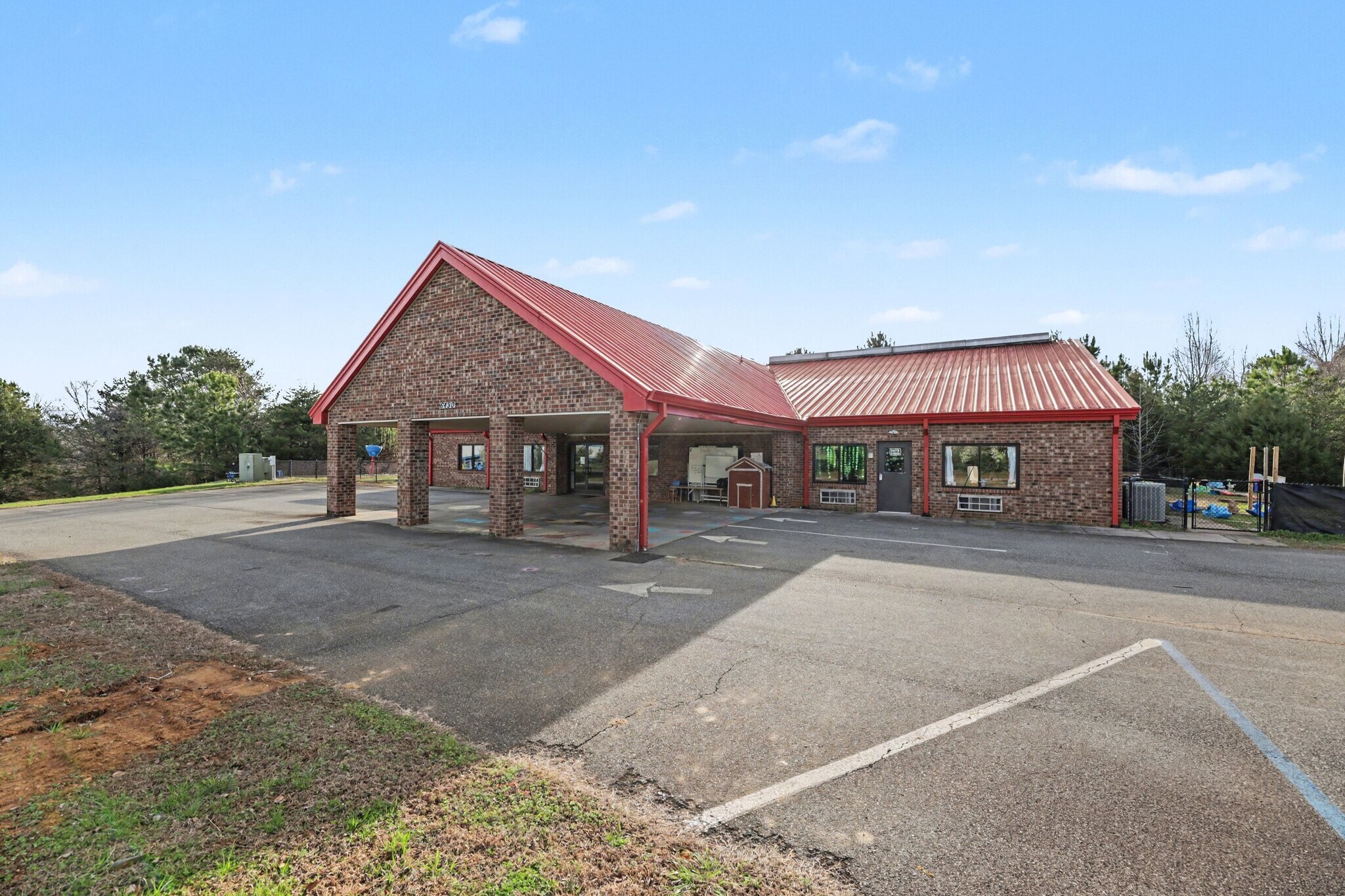 6490 Franz Warner Pky, Whitsett, NC à vendre Photo principale– Image 1 sur 16