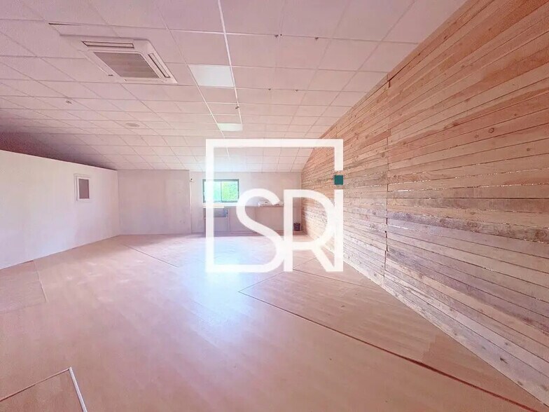 Local commercial dans Le Cendre à louer - Photo de l’immeuble – Image 1 sur 10