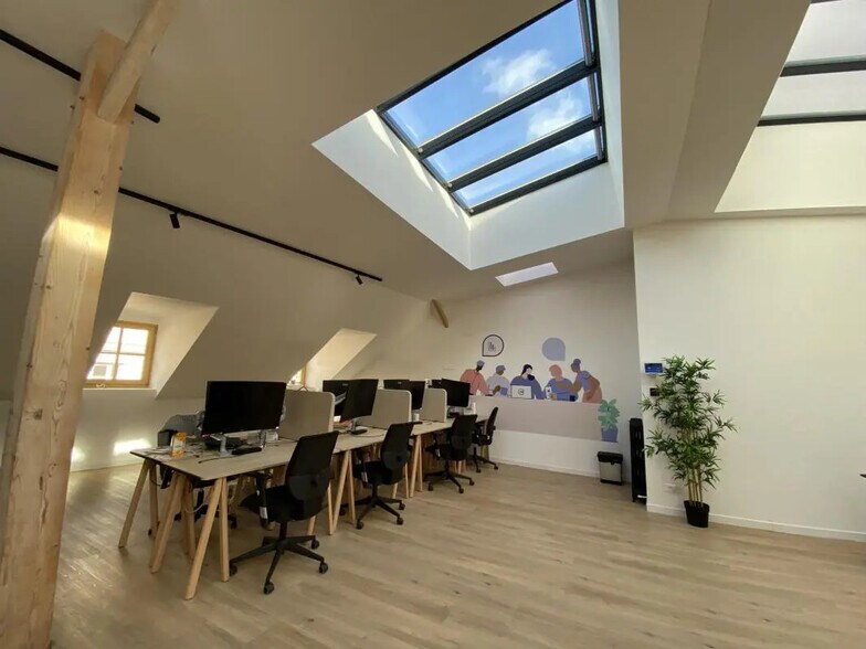 Bureau dans Rennes à louer - Photo de l’immeuble – Image 1 sur 12