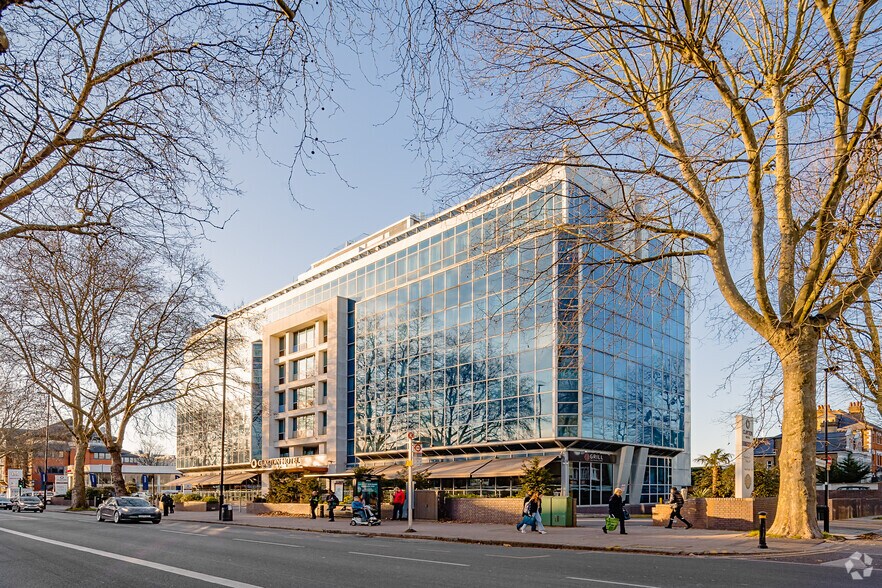 626 Chiswick High Rd, Londres à vendre - Photo de l’immeuble – Image 3 sur 6