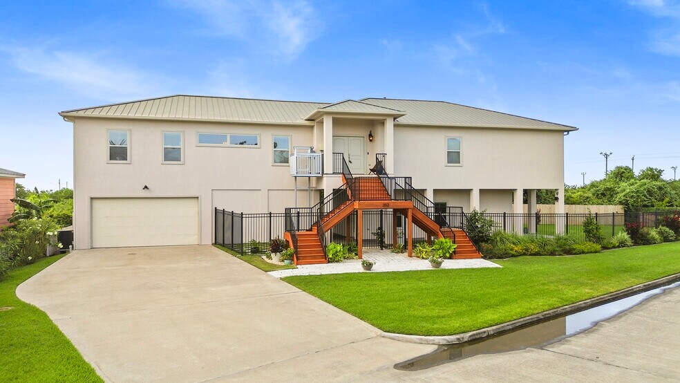202 Debbie Ln, San Leon, TX à vendre - Photo de l’immeuble – Image 2 sur 32