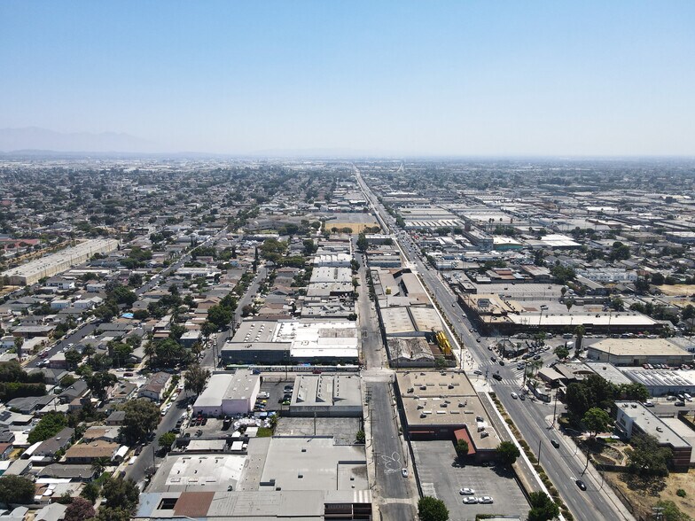 5725 S San Pedro St, Los Angeles, CA à vendre - Photo de l’immeuble – Image 3 sur 8