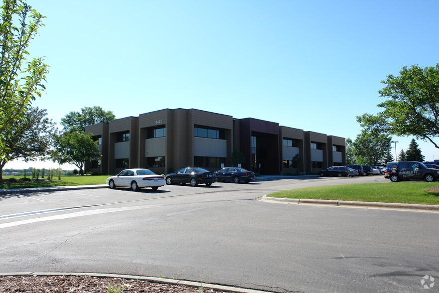3460 Washington Dr, Eagan, MN à louer - Photo de l’immeuble – Image 1 sur 2