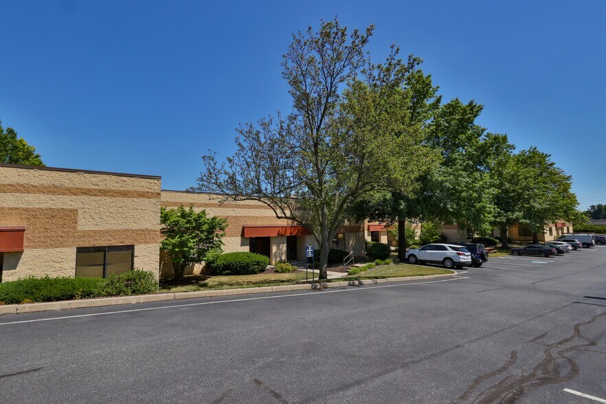 964 Marcon Blvd, Allentown, PA à louer - Photo principale – Image 1 sur 2