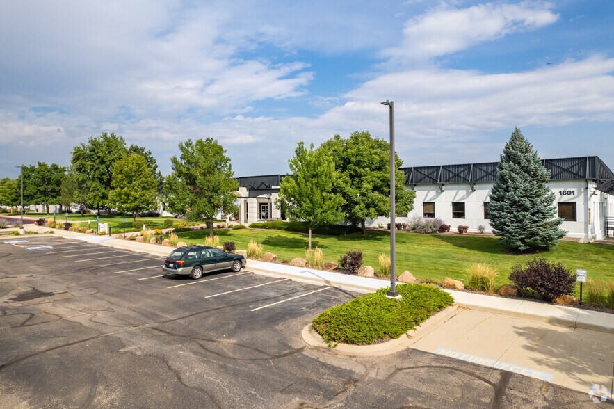 1601 Dry Creek Dr, Longmont, CO à louer - Photo de l’immeuble – Image 2 sur 9