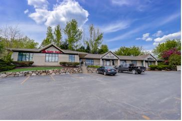 21150 W Capitol Dr, Brookfield, WI à vendre - Photo de l’immeuble – Image 1 sur 26