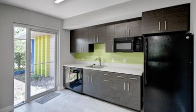 239 SW 7th Ter, Gainesville, FL à louer Photo intérieure– Image 2 sur 10