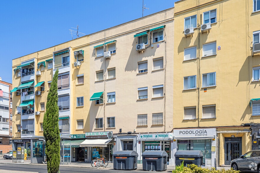 Immeuble residentiel dans Madrid, Madrid à vendre - Photo principale – Image 1 sur 2