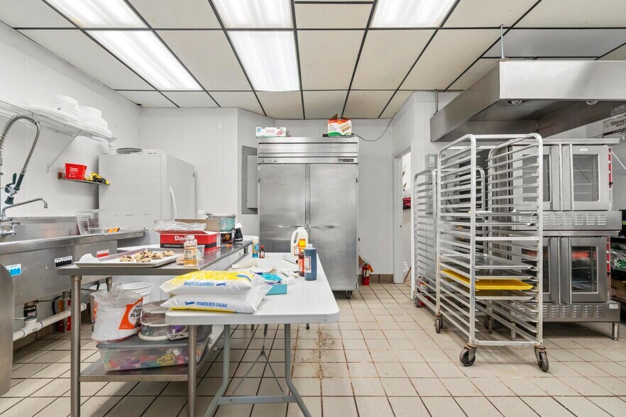 841-869 Jones Hill Rd, West Haven, CT à louer - Photo de l’immeuble – Image 2 sur 10