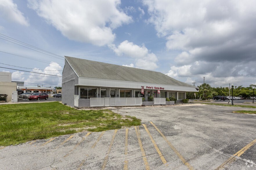 109 E Olympia Ave, Punta Gorda, FL à vendre - Photo de l’immeuble – Image 2 sur 3