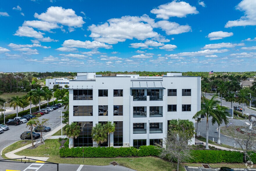 3555 Kraft Rd, Naples, FL à louer - Photo de l’immeuble – Image 3 sur 6