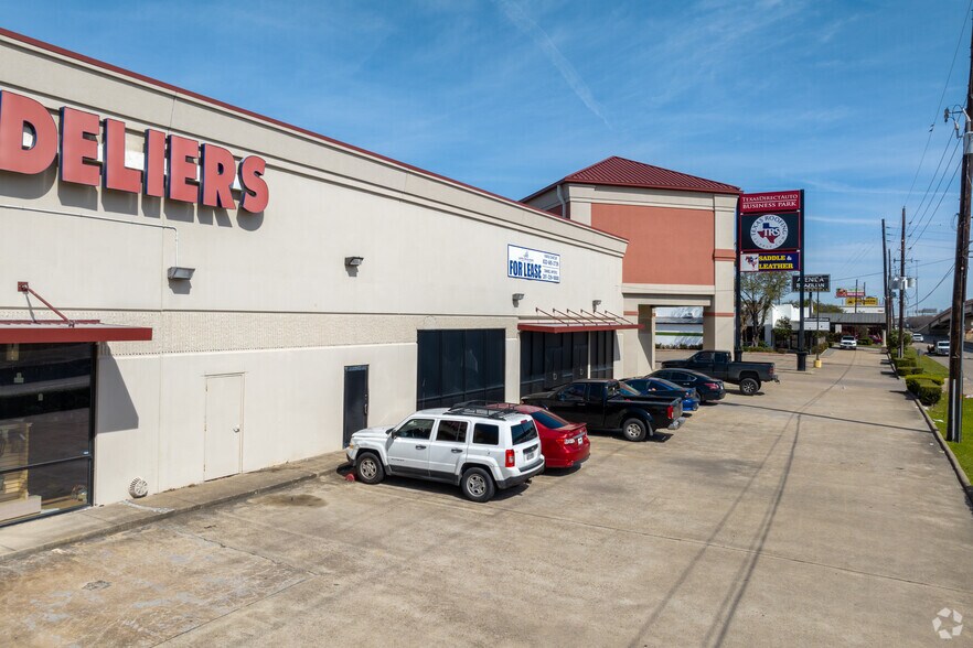 12002 Southwest Fwy, Meadows Place, TX à vendre - Photo de l’immeuble – Image 2 sur 27