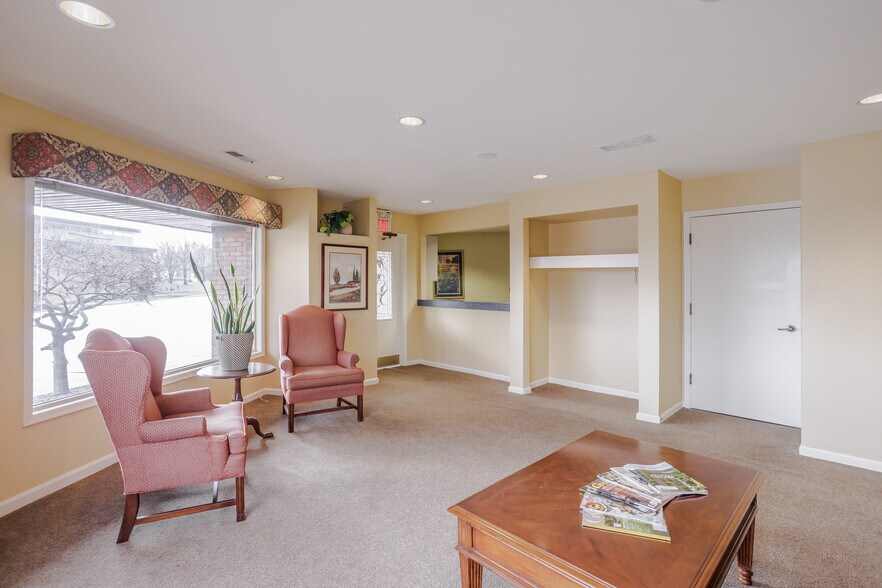 230-236 Thomas More Pky, Crestview Hills, KY à vendre - Photo intérieure – Image 2 sur 9