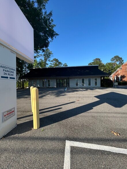 1925 Capital Cir NE, Tallahassee, FL à louer - Photo de l’immeuble – Image 1 sur 9