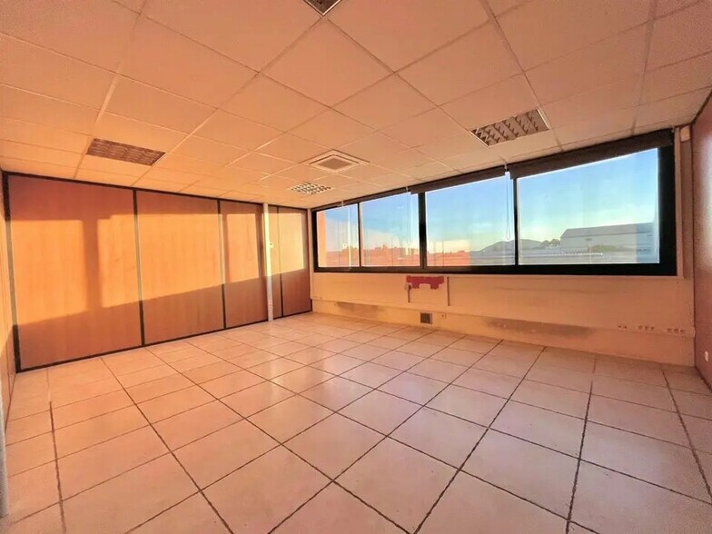 Bureau dans CANNES-LA-BOCCA à vendre - Photo de l’immeuble – Image 3 sur 8