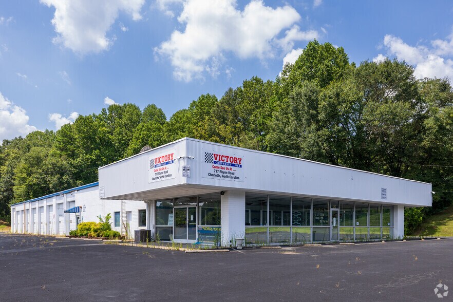801 W Charlotte Ave, Mount Holly, NC à louer - Photo de l’immeuble – Image 1 sur 2