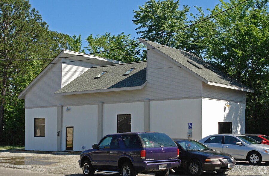 306 Tyler Ave, Newport News, VA à louer - Photo de l’immeuble – Image 3 sur 10
