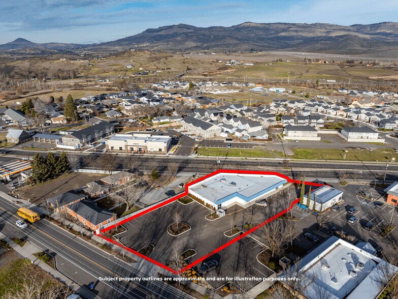 209 N Pacific Hwy, Talent, OR à vendre - Photo de l’immeuble – Image 3 sur 57