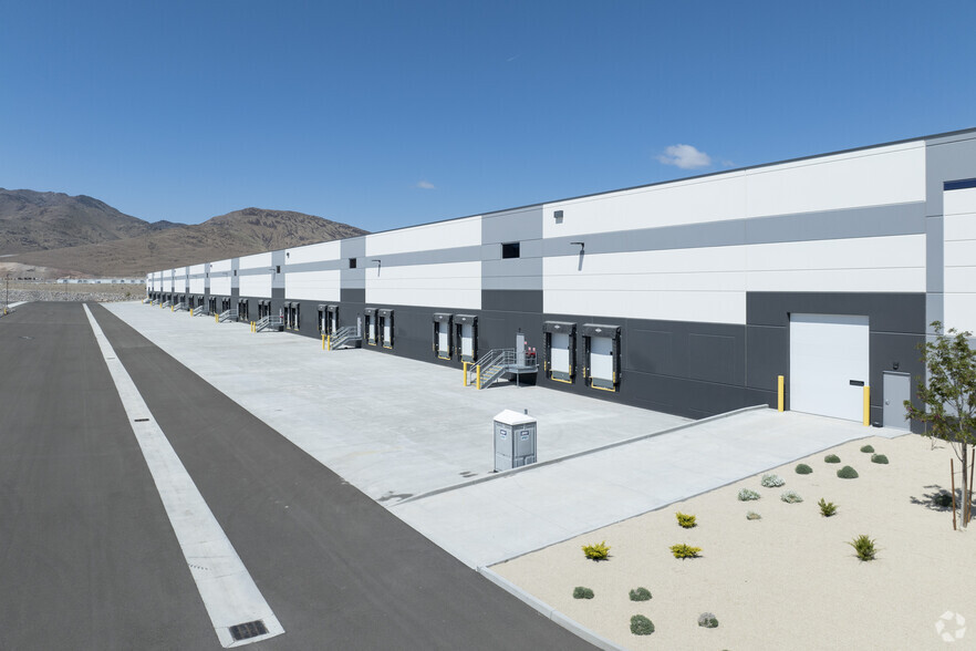 500 Denmark Dr, Sparks, NV à louer - Photo de l’immeuble – Image 2 sur 6
