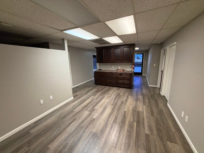 1105 W Columbus St, Bakersfield, CA à vendre - Photo intérieure – Image 3 sur 8