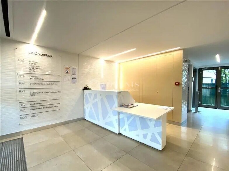 Bureau dans La Garenne-Colombes à louer - Hall d’entrée – Image 1 sur 3