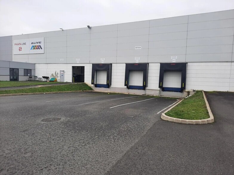 Industriel/Logistique dans Lieusaint à louer - Photo de l’immeuble – Image 3 sur 5