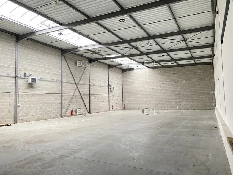 Local d’activités dans Brignais à louer - Photo intérieure – Image 2 sur 8