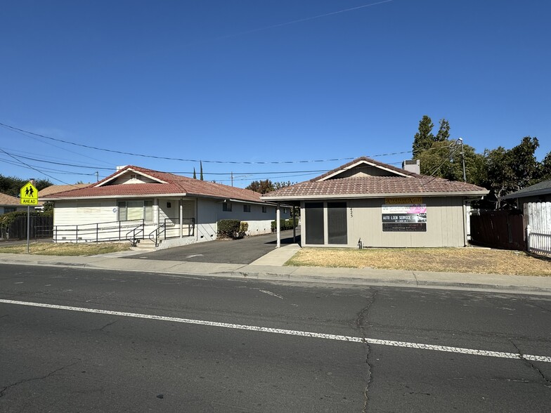 421 E Center St, Manteca, CA à louer - Photo principale – Image 1 sur 1