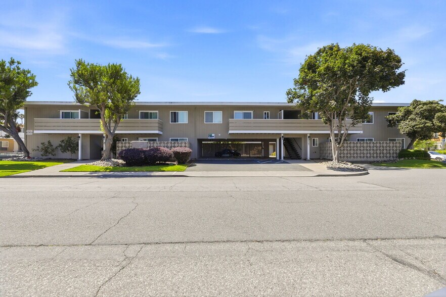 527 Walker Dr, Mountain View, CA à vendre - Photo de l’immeuble – Image 2 sur 40