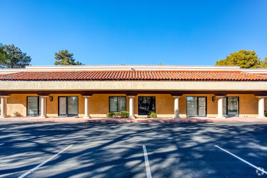 2700 E Chandler Ave, Las Vegas, NV à louer - Photo de l’immeuble – Image 3 sur 32