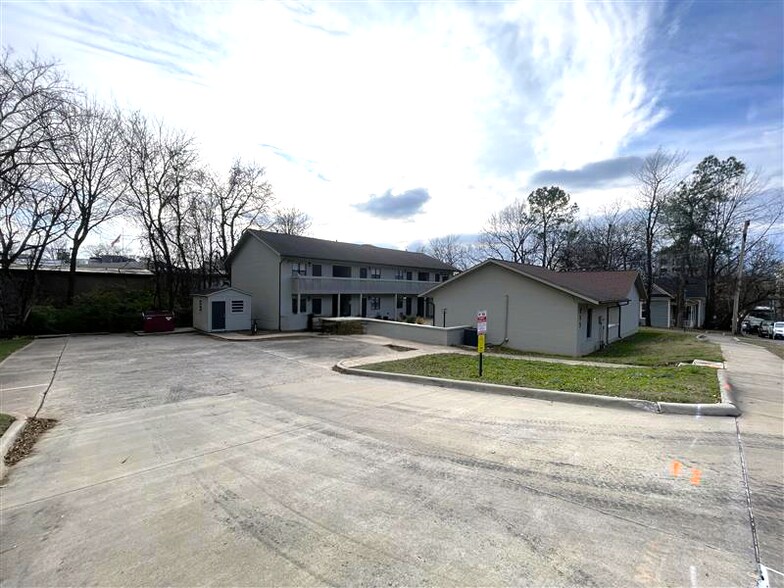 215 W Watson St, Fayetteville, AR à vendre - Photo de l’immeuble – Image 2 sur 3