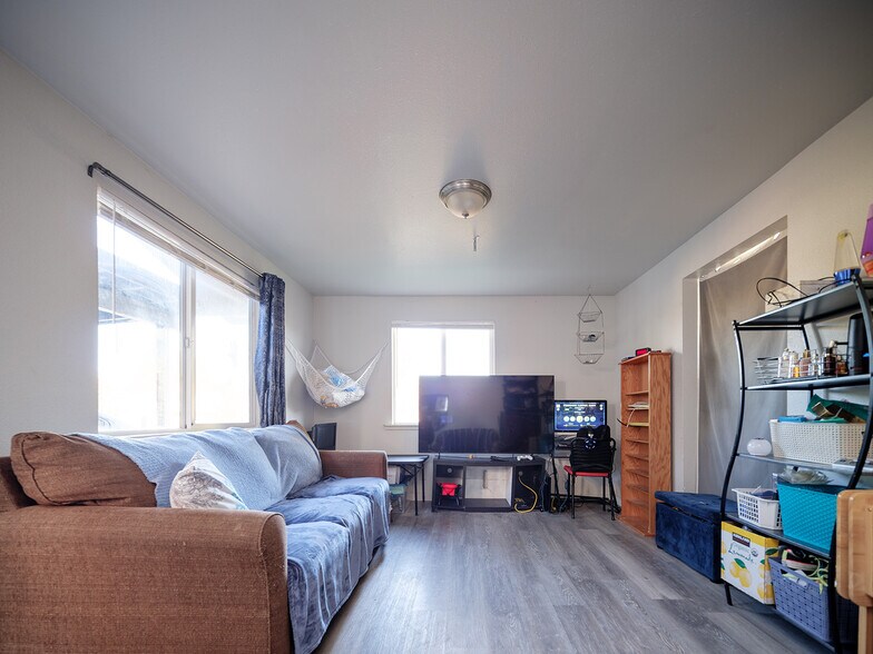 521 Walnut St, Independence, OR à vendre - Photo de l’immeuble – Image 2 sur 10