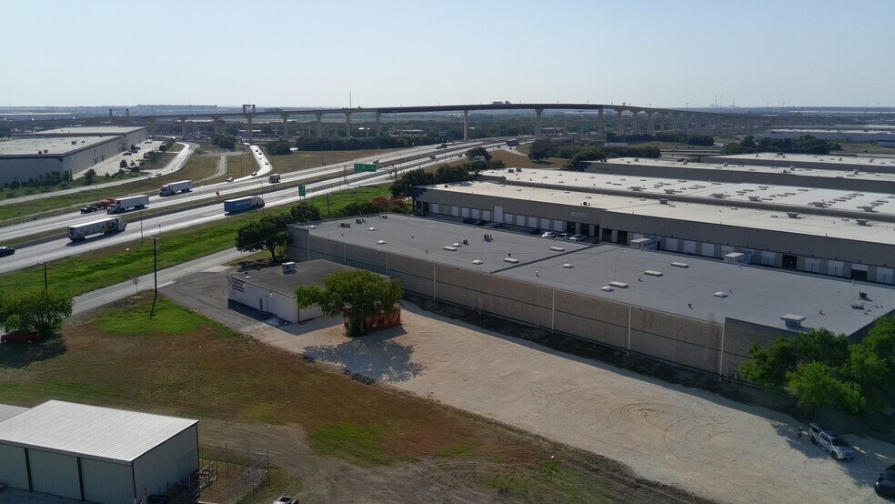 8539 NE Loop 410, San Antonio, TX à louer - Photo de l’immeuble – Image 1 sur 40