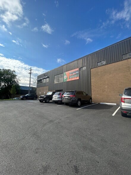 129 Commercial St, Malden, MA à louer - Photo de l’immeuble – Image 3 sur 22
