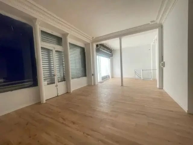 Local commercial dans Paris à louer - Photo intérieure – Image 2 sur 8