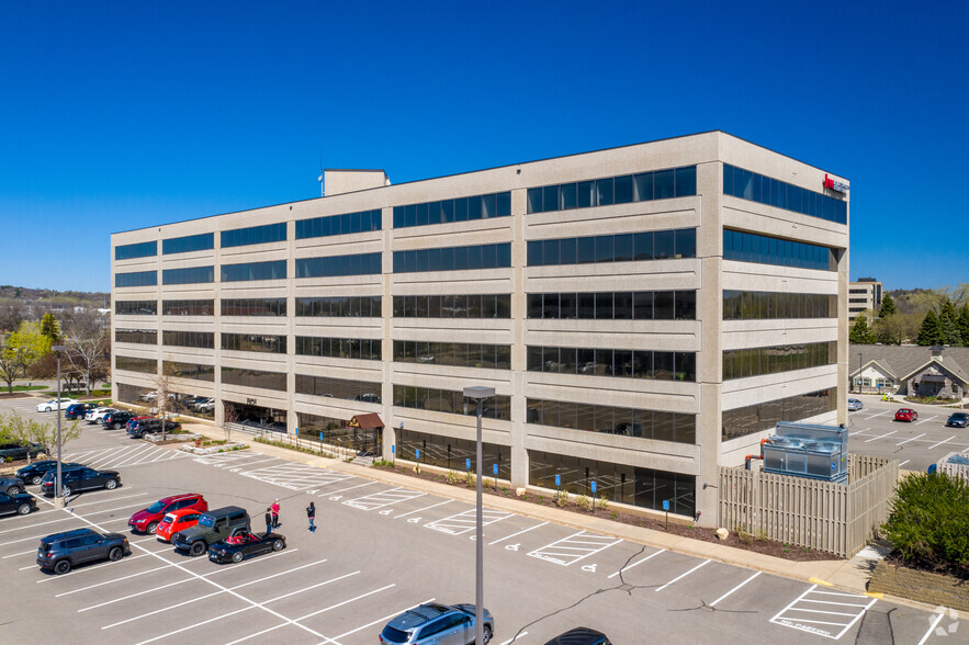 7401 Metro Blvd, Edina, MN à louer - Photo de l’immeuble – Image 1 sur 14