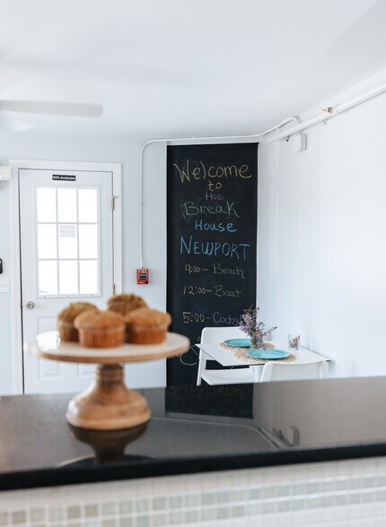 28 Weaver Ave, Newport, RI à vendre - Photo intérieure – Image 2 sur 8