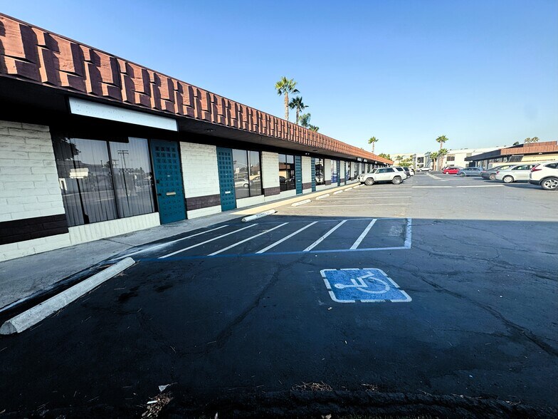 7400 El Cajon Blvd, La Mesa, CA à louer - Photo de l’immeuble – Image 1 sur 3