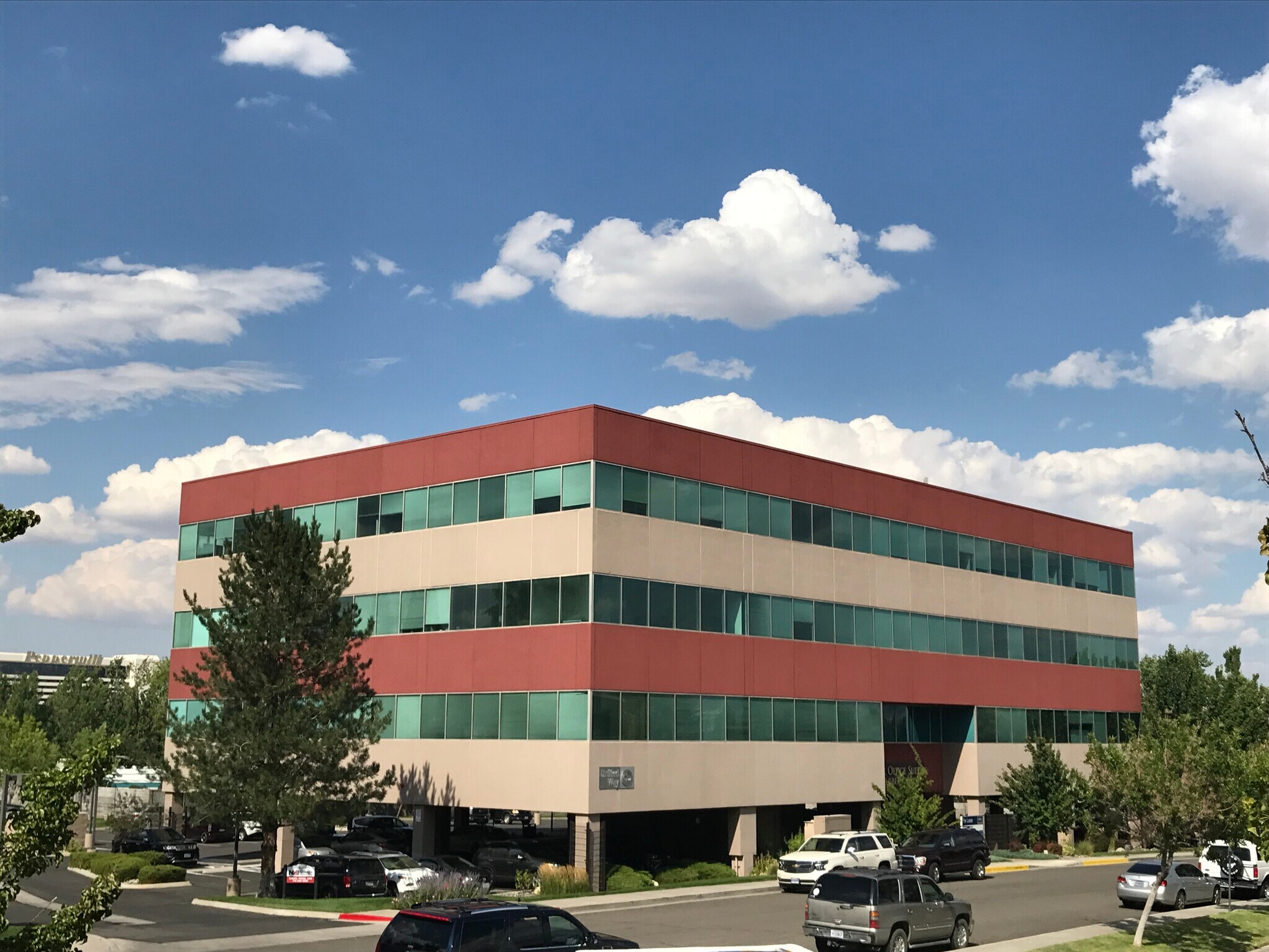 639 Isbell Rd, Reno, NV à louer Photo principale– Image 1 sur 21