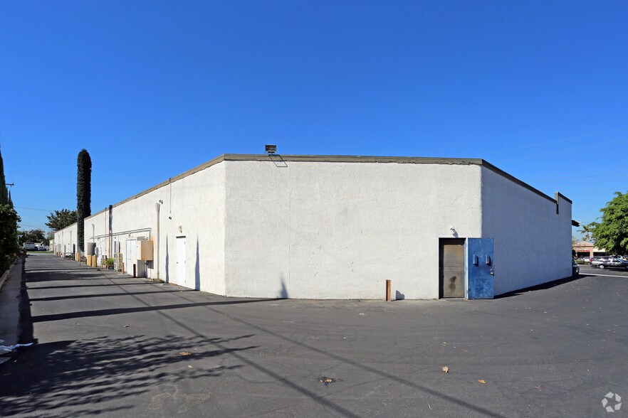 5004-5028 Ball Rd, Cypress, CA à louer - Photo de l’immeuble – Image 3 sur 4